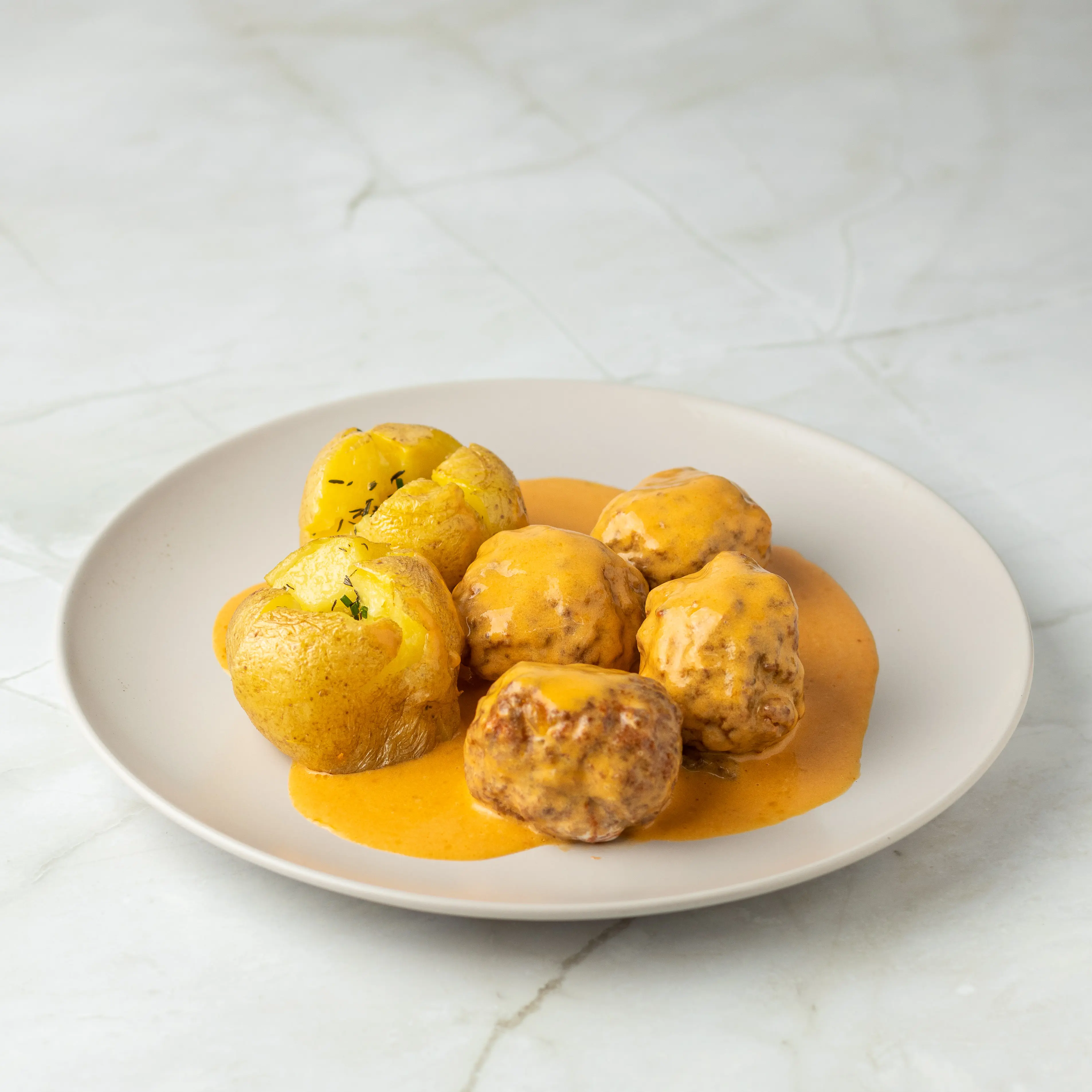 Albondigas-en-salsa-de-la-abuela-Cayetana.webp