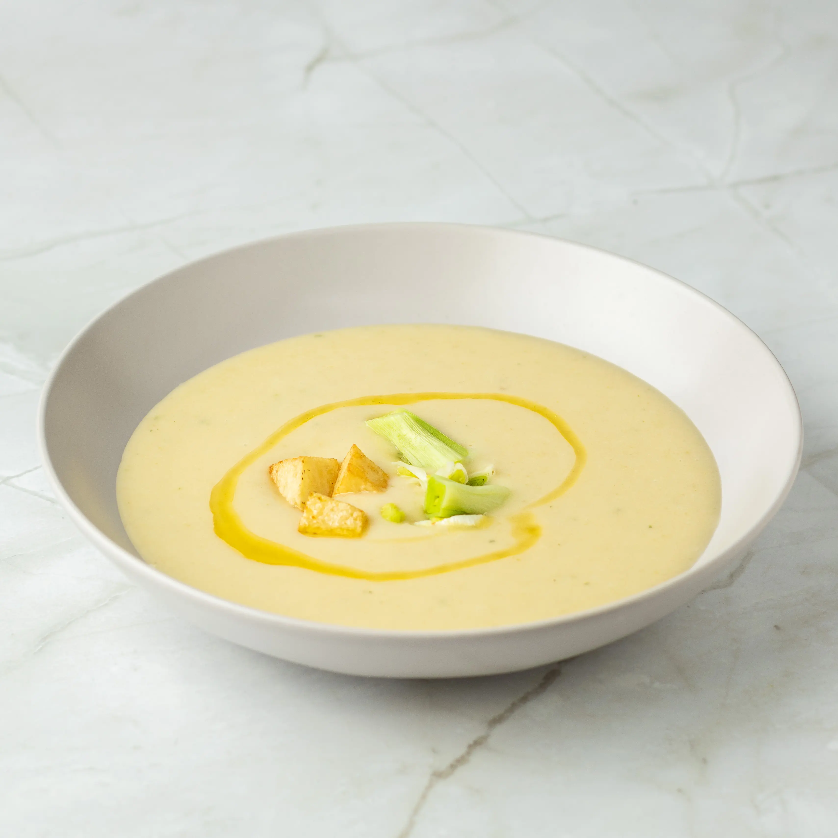 Crema-de-puerro-y-patatas.webp