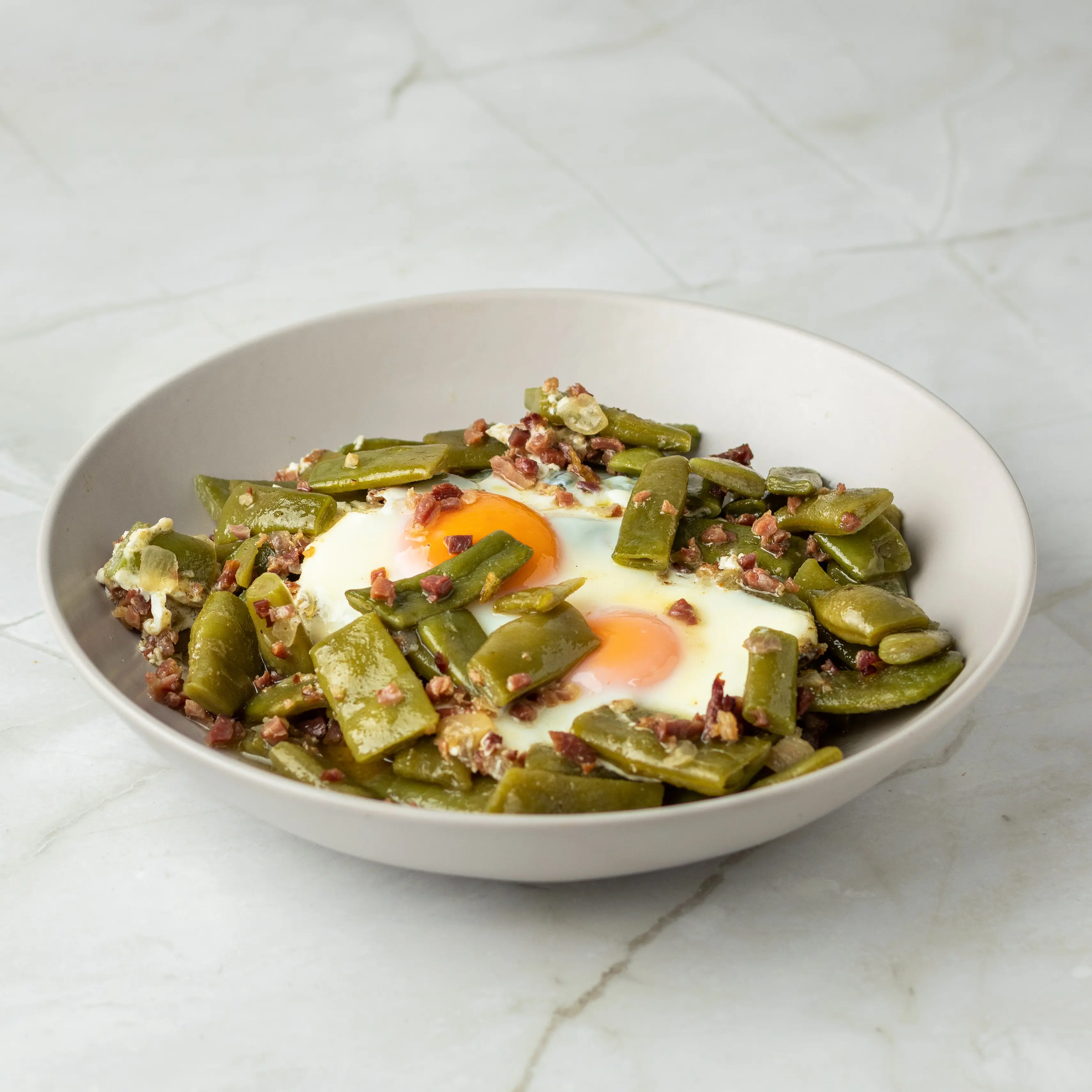 Judias-verdes-salteadas-con-huevo-y-jamon.webp